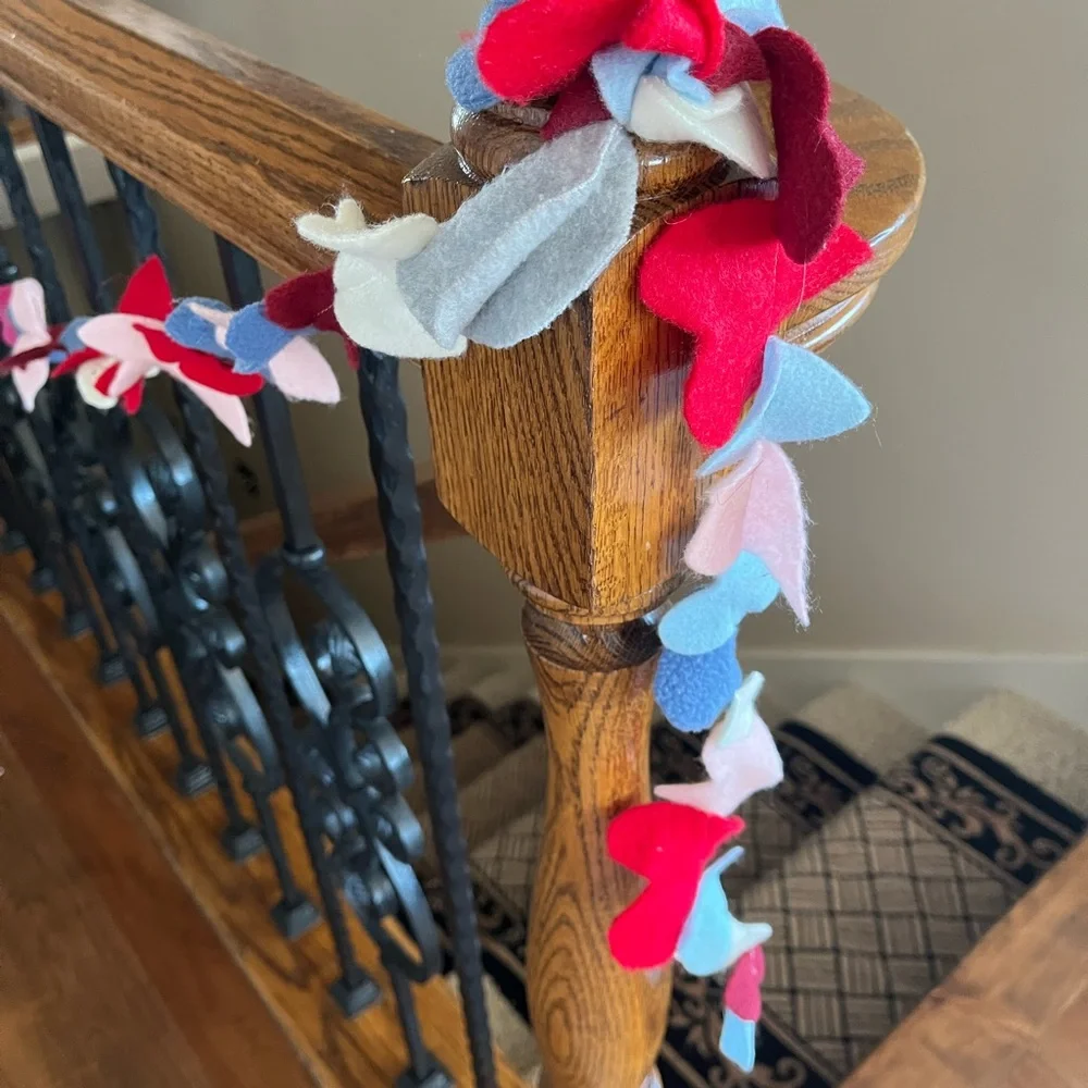 Long felt Valentine’s garland multi colored